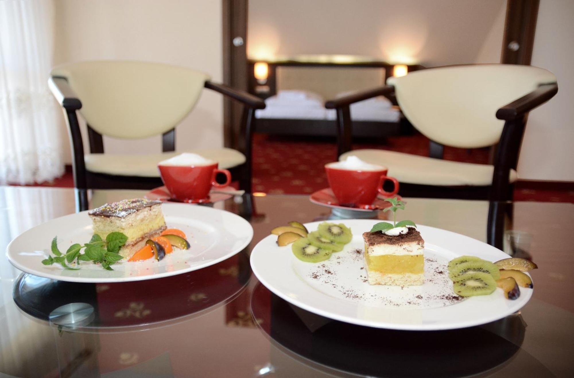 Hotel Swietokrzyski Dwor ノバ・スウピア エクステリア 写真