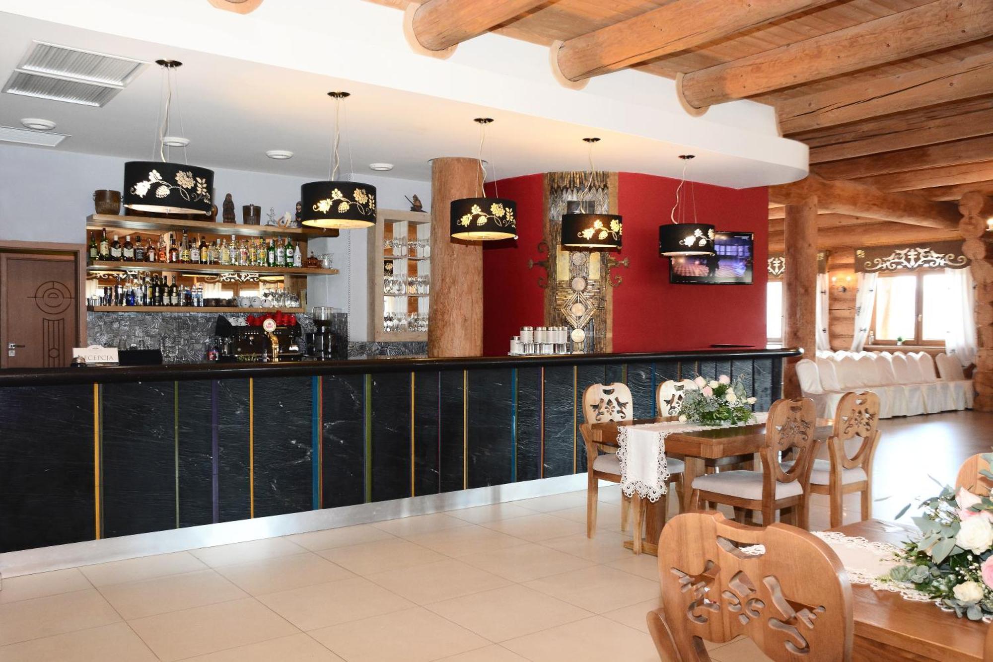 Hotel Swietokrzyski Dwor ノバ・スウピア エクステリア 写真