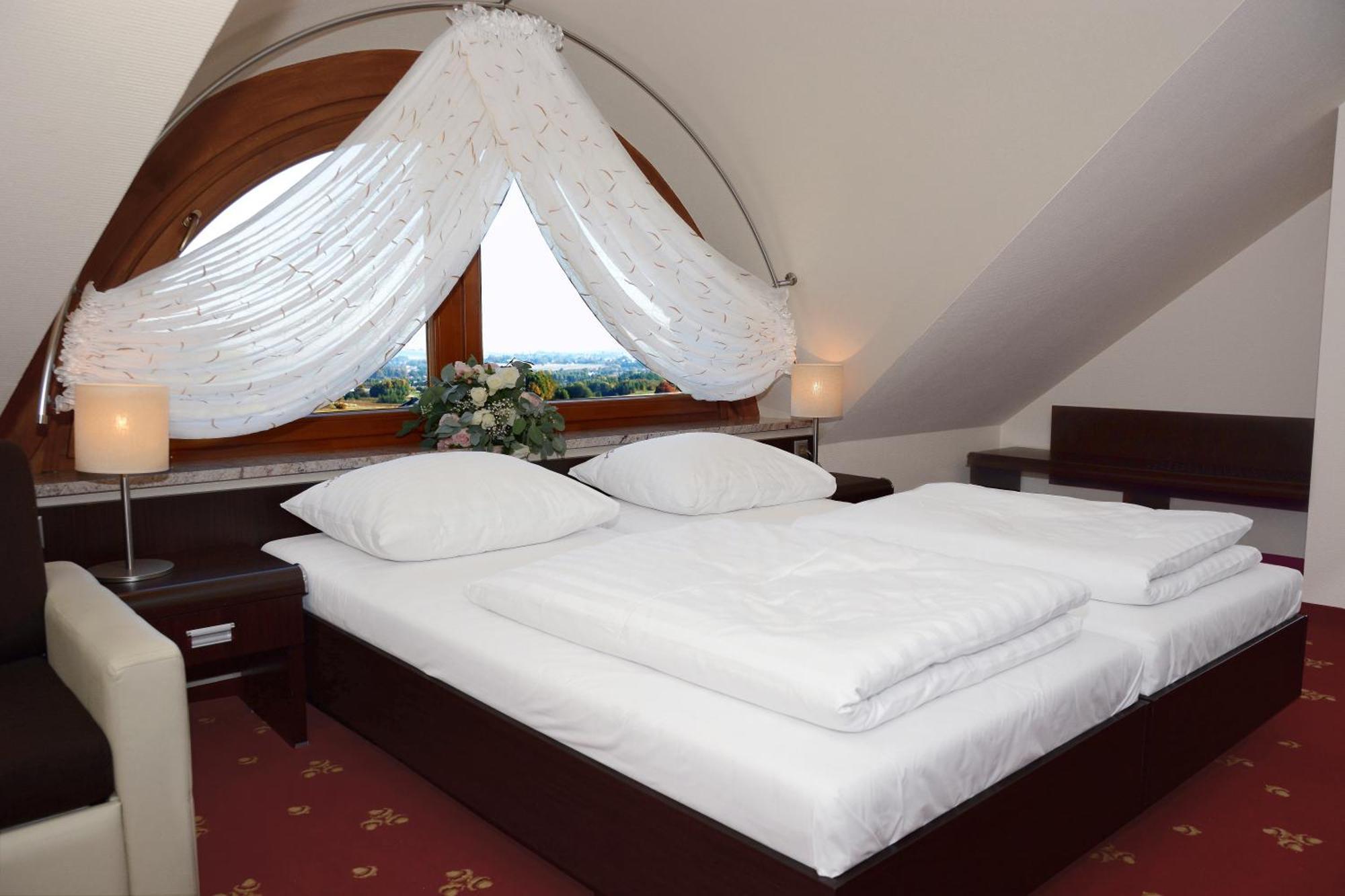 Hotel Swietokrzyski Dwor ノバ・スウピア エクステリア 写真
