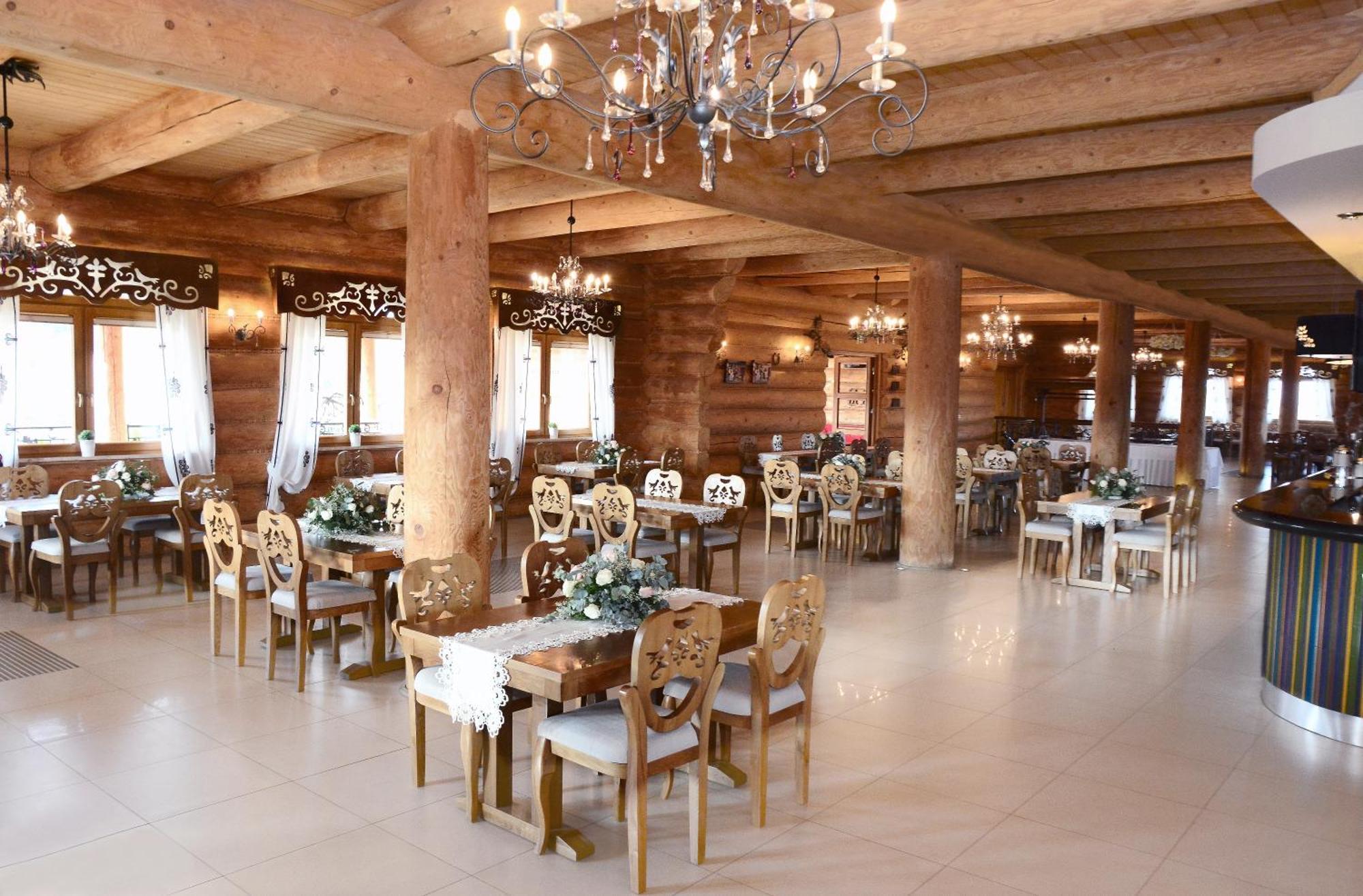 Hotel Swietokrzyski Dwor ノバ・スウピア エクステリア 写真